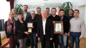Ансамблот на Битолскиот народен театар се врати од Санта Барбара no alt